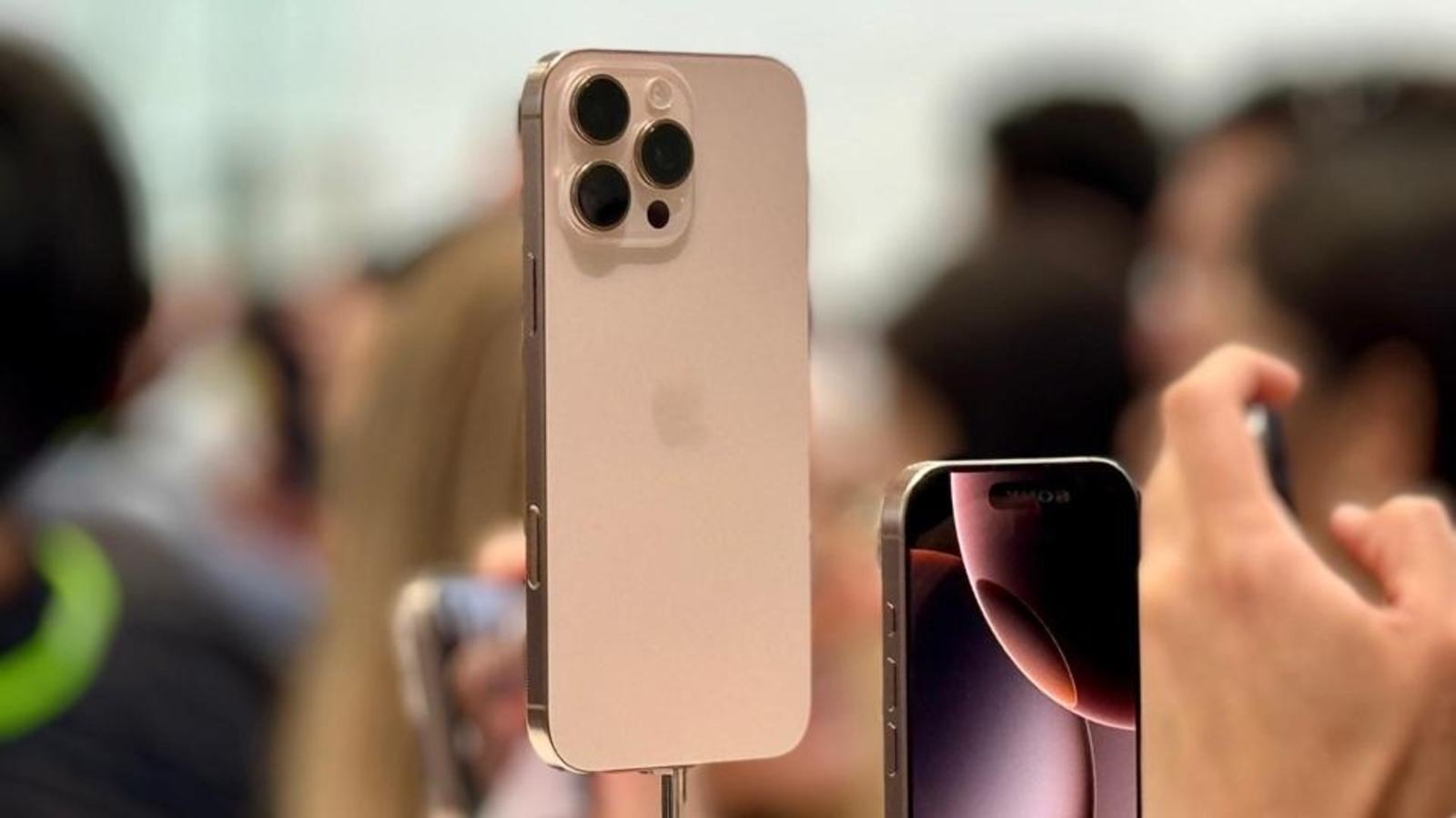 Is Vijay Sales Apple Days Offering Unbeatable Deals on iPhone 16, iPads, and Apple Watch