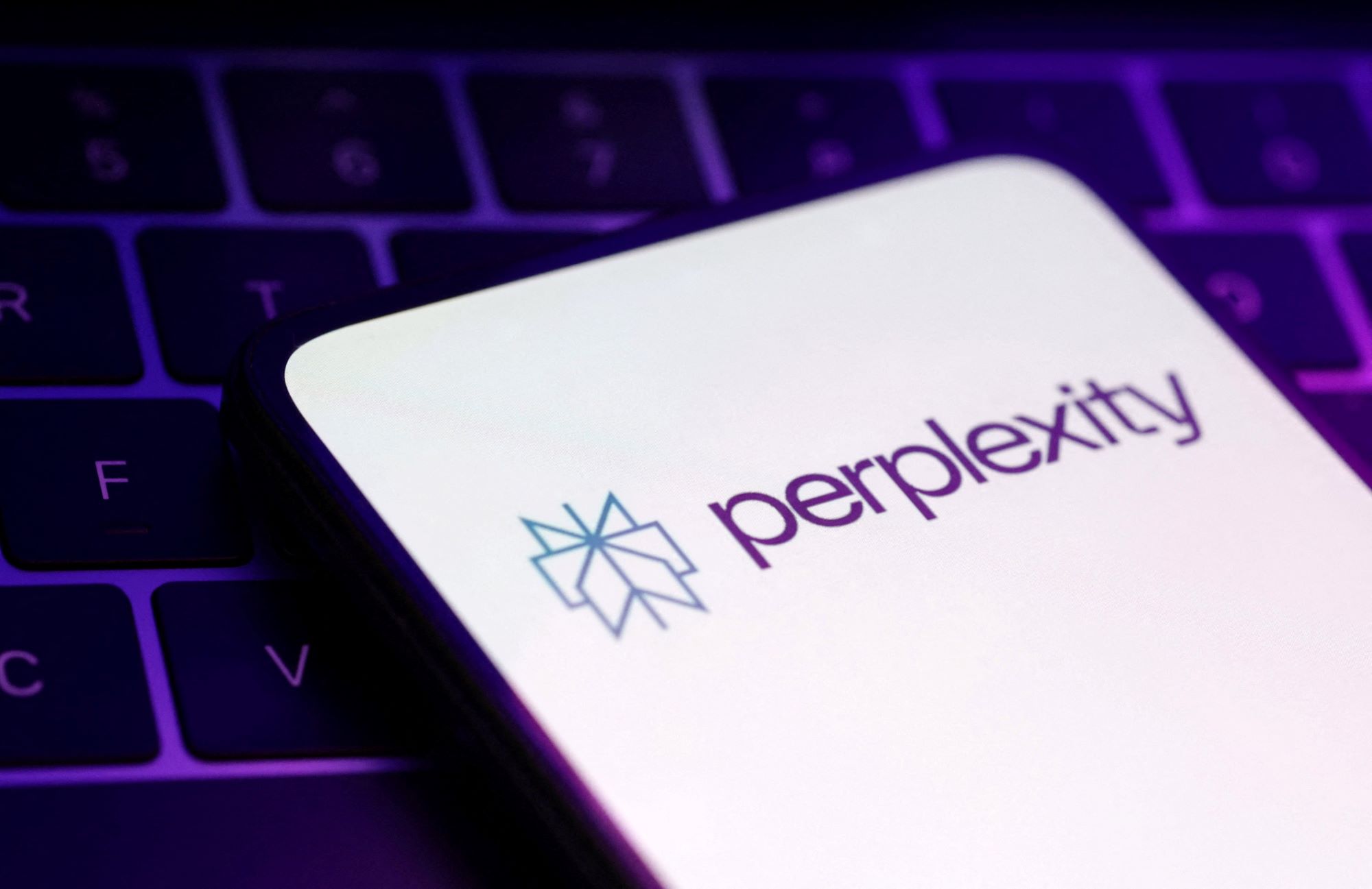 Perplexity Engages Phone Makers to Pre-install Comet AI Browser on Devices