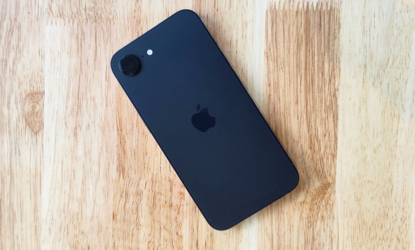 iPhone 16e Now Available for Rs 35,000 for Limited Time