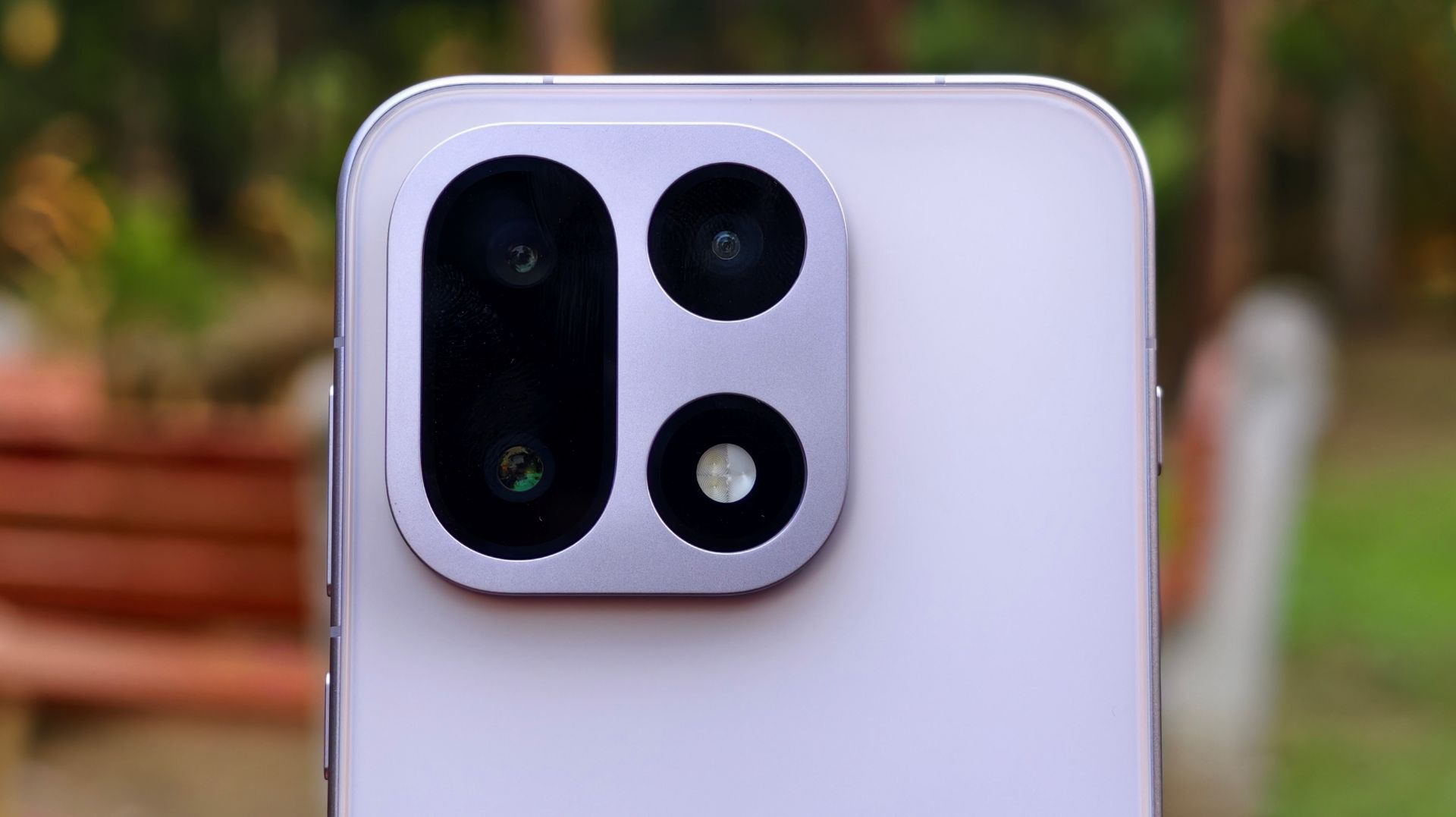 OnePlus 15 Review: A New Champion of Battery Life